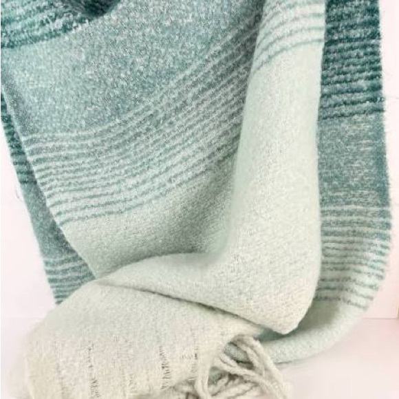 Oversized Ombré scarf with fringe - Picture 2 of 8